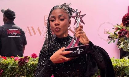 Brasileira AJuliaCosta vence BET Awards 2025: "É nosso"