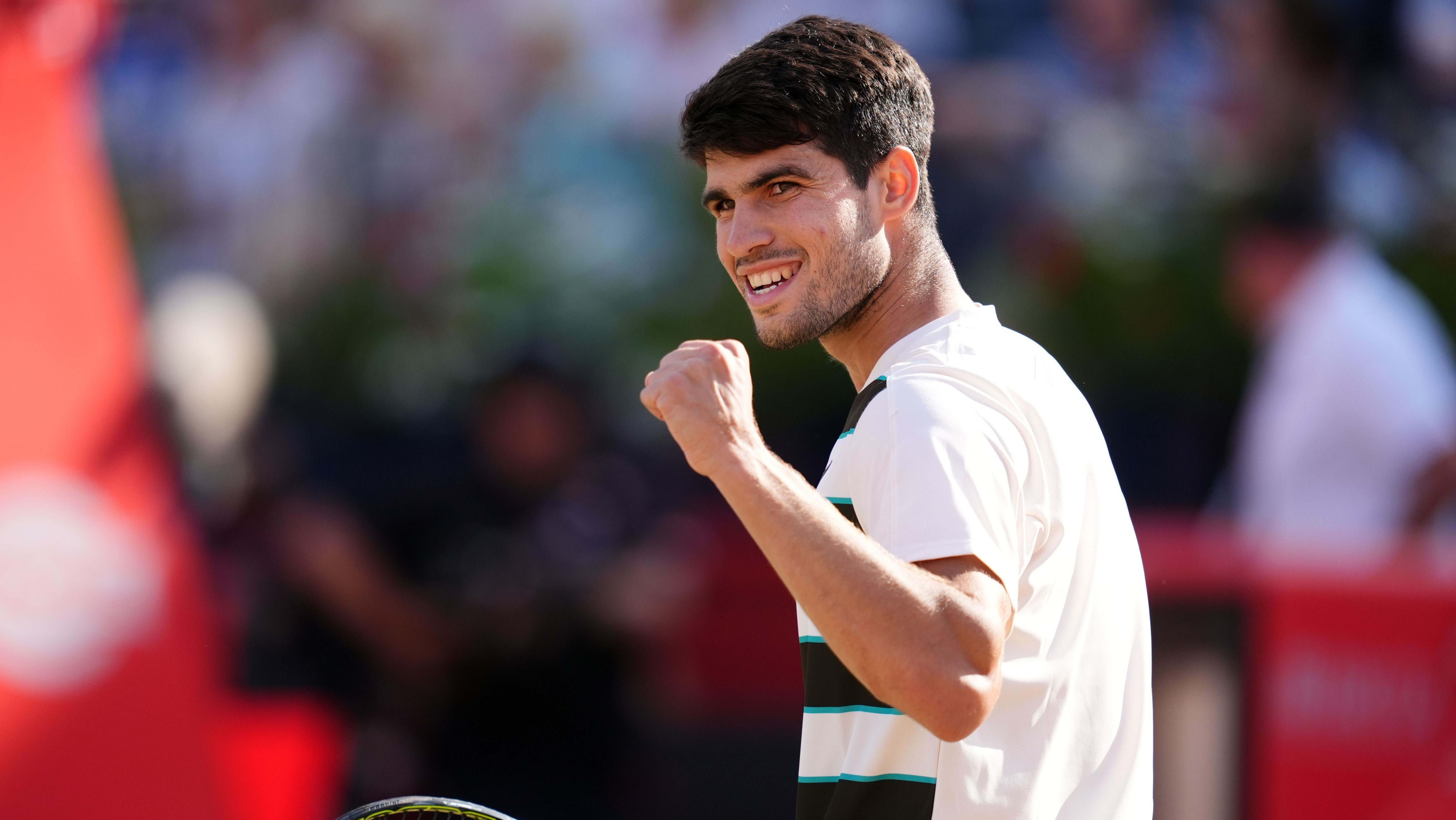 Alcaraz celebra a vaga na final do ATP 500 de Queen's