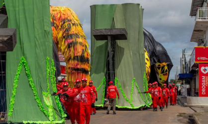 Boi Garantido começa transporte de alegorias para o Festival de Parintins