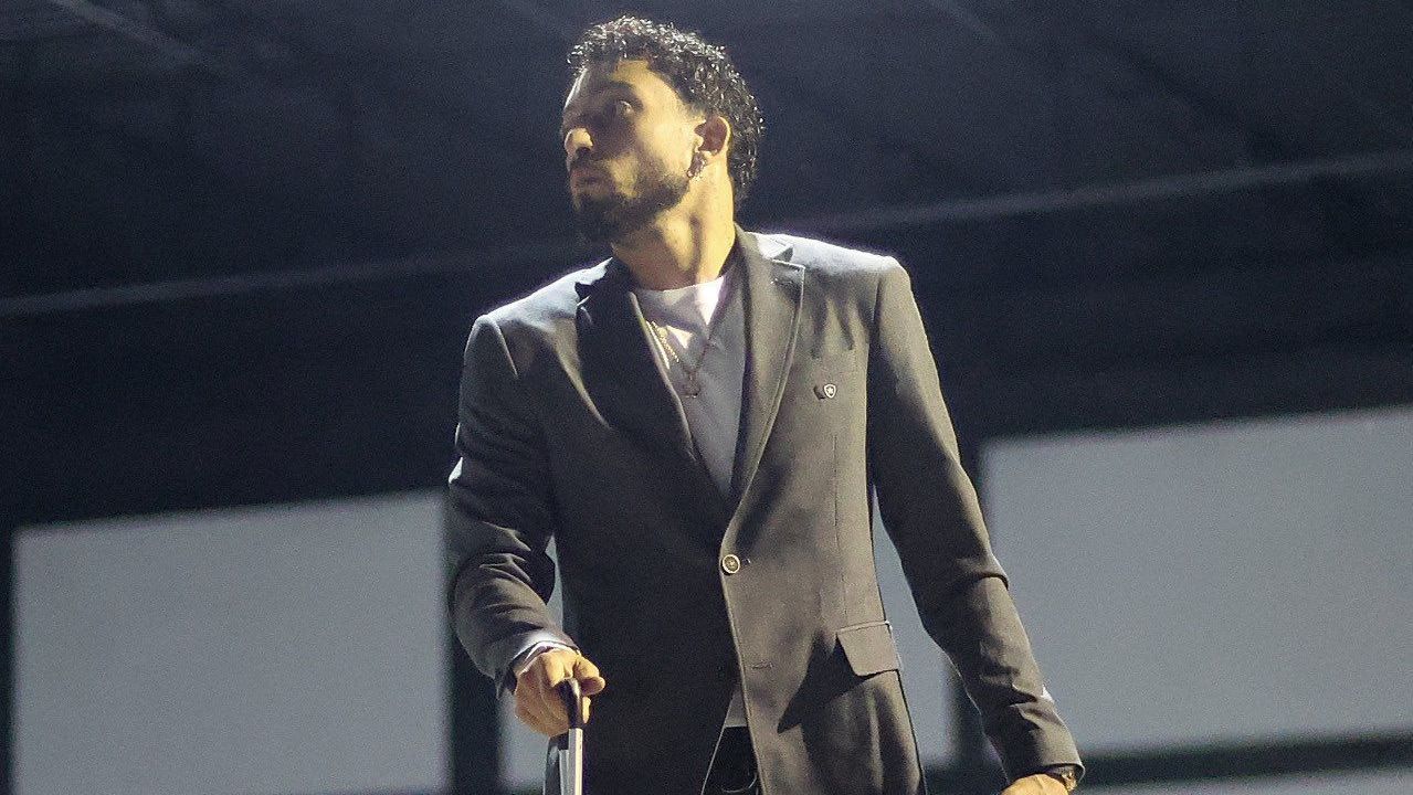 Alex Telles em embarque do Botafogo para o Mundial