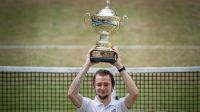 Bublik dá show, vence Medvedev e conquista título em Halle