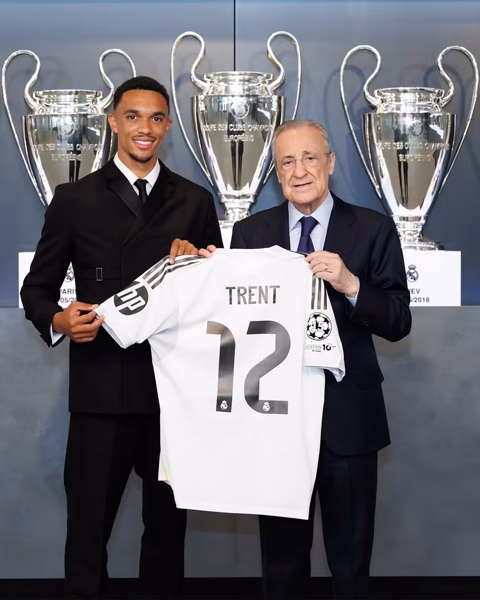 Trent Alexander-Arnold é apresentado no Real Madrid • Divulgação/Real Madrid