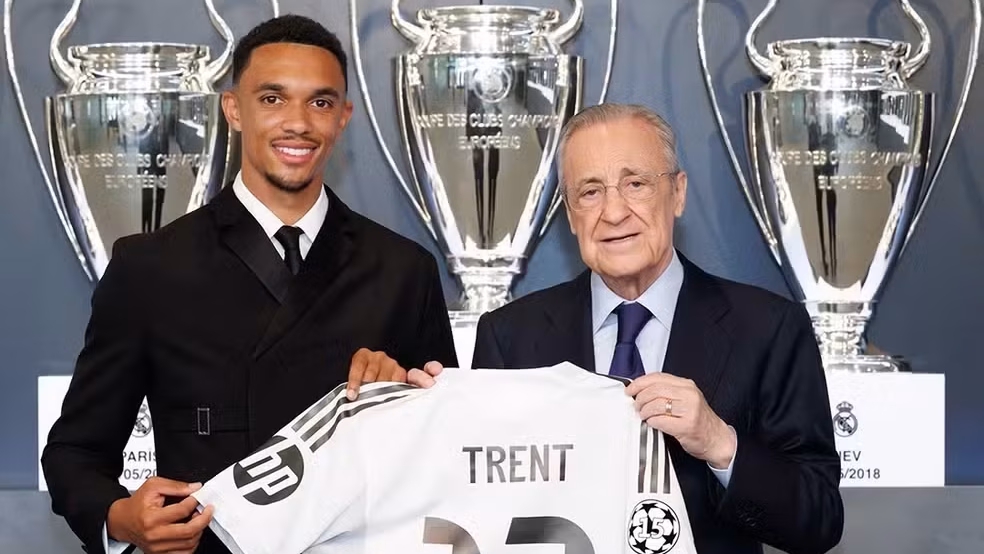 Trent Alexander-Arnold é apresentado no Real Madrid
