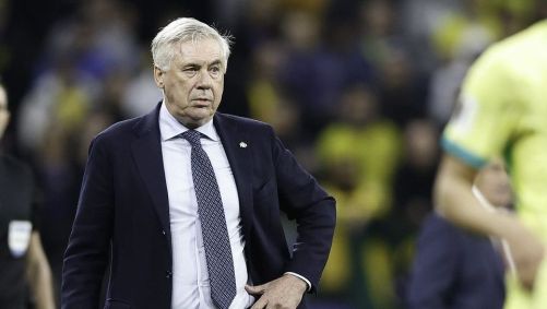 Carlo Ancelotti, técnico da Seleção Brasileira, em jogo contra o Paraguai