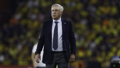 Ancelotti, técnico da Seleção Brasileira, em partida contra o Equador