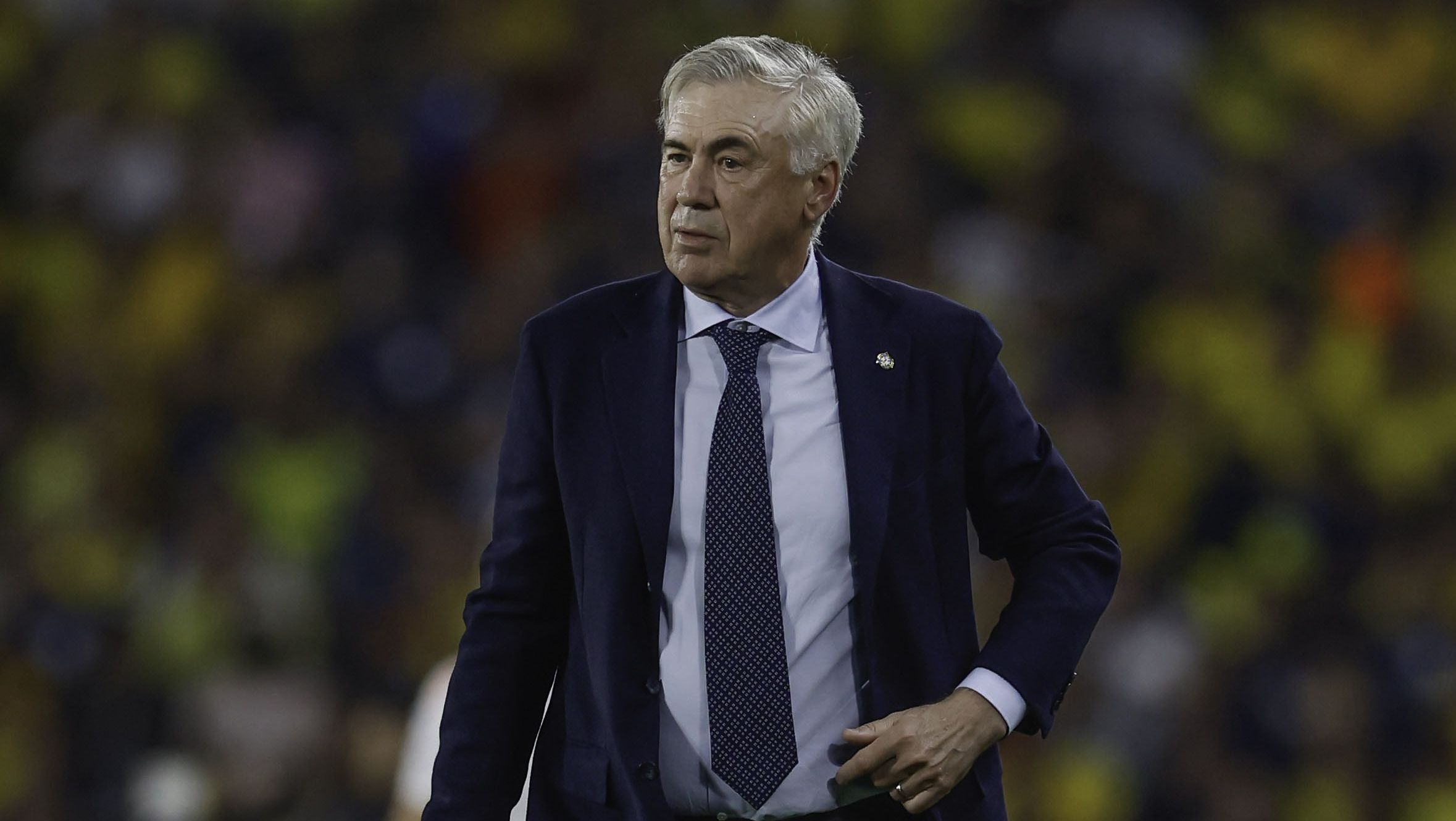 Ancelotti, técnico da Seleção Brasileira, em jogo contra o Equador