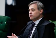 Master: Mendonça se reúne com delegados da PF para tomar pé da investigação