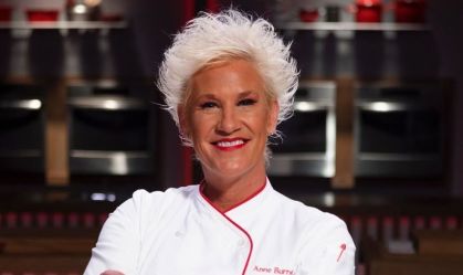 Morre Anne Burrell, chef do Food Network, aos 55 anos