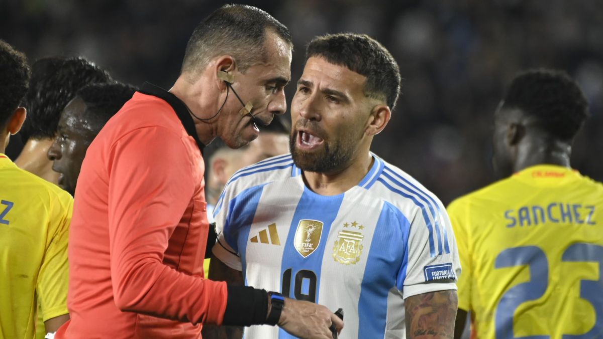 Quatro dias após disputar final da Copa, Paredes volta ao Boca e é titular