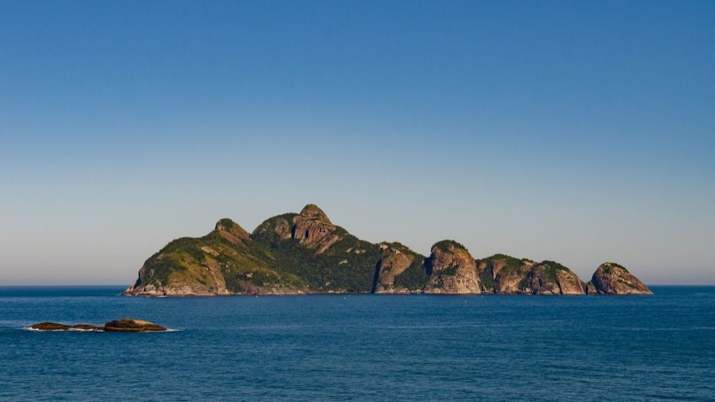 O Arquipélago de Alcatrazes é uma área marinha protegida que contribui para a conservação de espécies e, potencialmente, para a captura de carbono