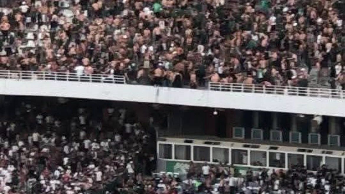 Queda de arquibancada em estádio na Argélia causou a morte de três pessoas