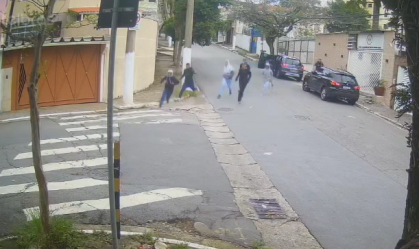 Vídeo: visitantes de casa de repouso são vítimas de arrastão em São Paulo