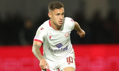 Arthur em ação com a camisa do Wydad Casablanca