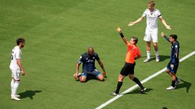 Ramon Abatti Abel expulsa Raúl Asencio, do Real Madrid, no jogo contra o Pachuca