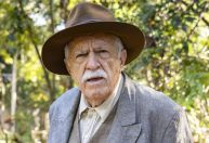 Ary Fontoura após queda em chiqueiro de "Êta Mundo Melhor": "Saí lambuzado"