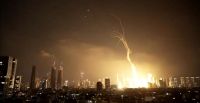 Vídeo mostra explosões e interceptações de mísseis em Israel