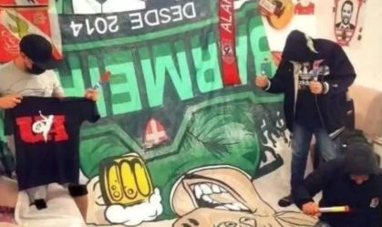 Torcedores do Al Ahly com bandeirão do Palmeiras