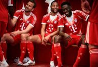 Com homenagem a Muller, Bayern de Munique lança nova camisa para o Mundial