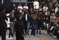 Beyoncé e Jay-Z acompanham desfile da Louis Vuitton por Pharrell