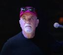 Billy Joel revela que ficou em coma após traição com esposa de amigo