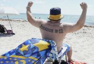 Torcida do Boca Juniors toma praia em Miami antes da estreia no Mundial
