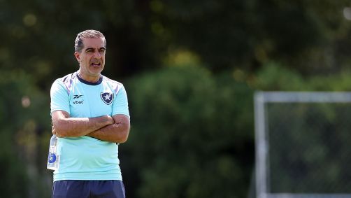 Renato Paiva em treino do Botafogo