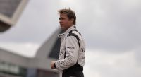 "F1" coloca espectadores no banco do piloto em história de segunda chance
