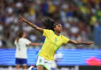 Kerolin fez o segundo gol do Brasil sobre a França em amistoso