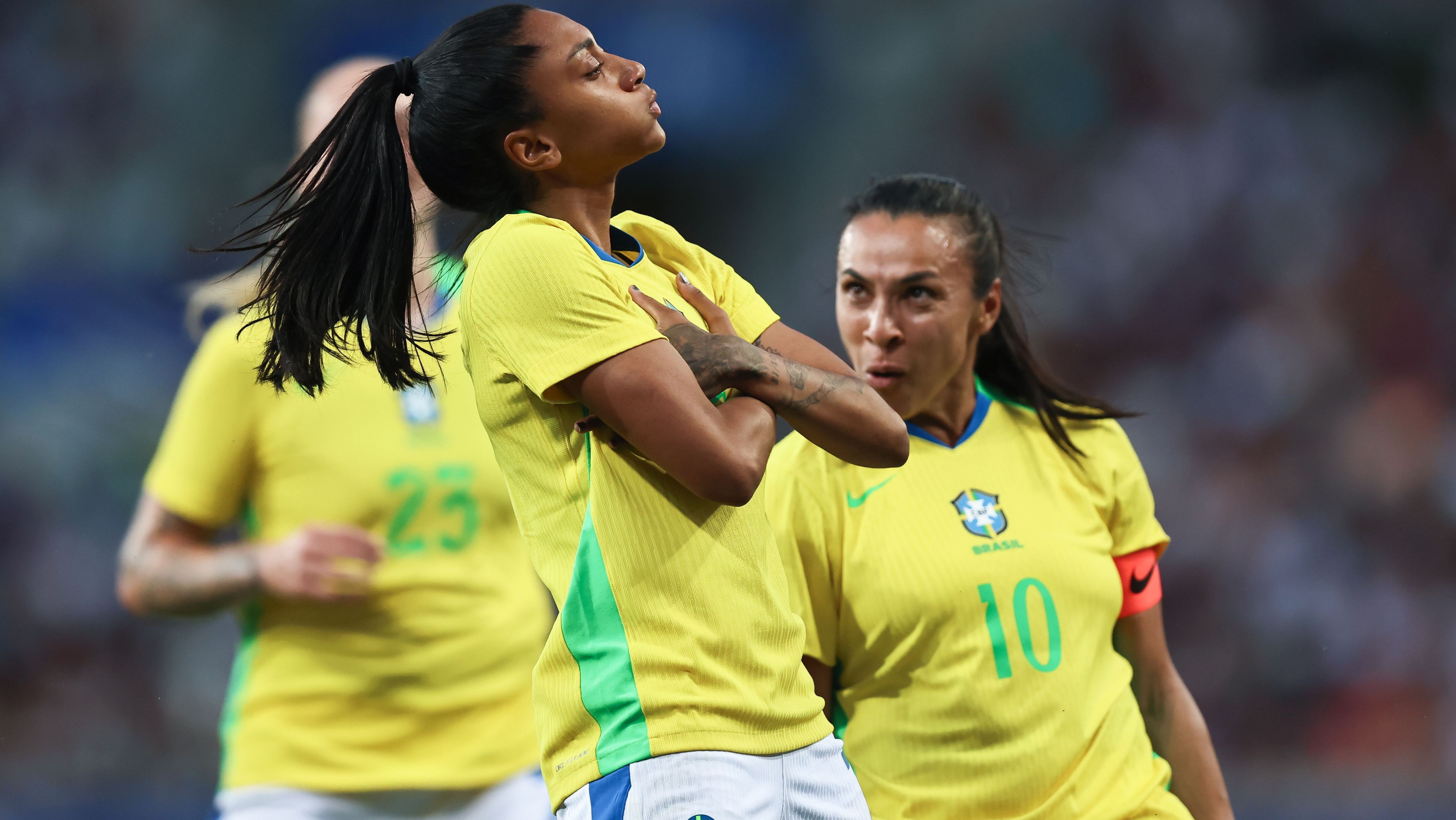 Kerolin fez o segundo gol do Brasil sobre a França em amistoso