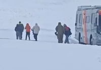 Forte nevasca deixa van com turistas brasileiros presa em rodovia no Chile