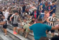 Vídeo: torcedores de Botafogo e PSG trocam socos no Mundial de Clubes