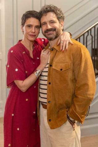 Celina (Malu Galli) e Estéban (Caco Ciocler) em "Vale Tudo" • Globo/Léo Rosário