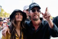 Matthew McConaughey e brasileira Camila Alves celebram 13 anos de casamento
