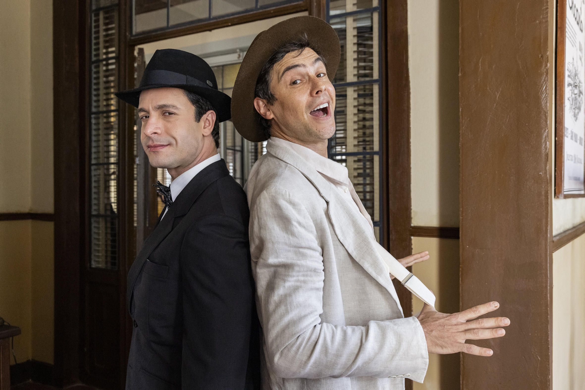 Celso (Rainer Cadete) e Candinho (Sergio Guizé)