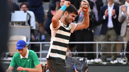 Carlos Alcaraz celebra o título de Roland Garros 2025