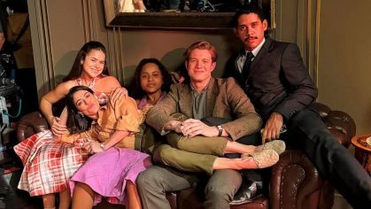 Carol Castro se despede do elenco de "Garota do Momento"