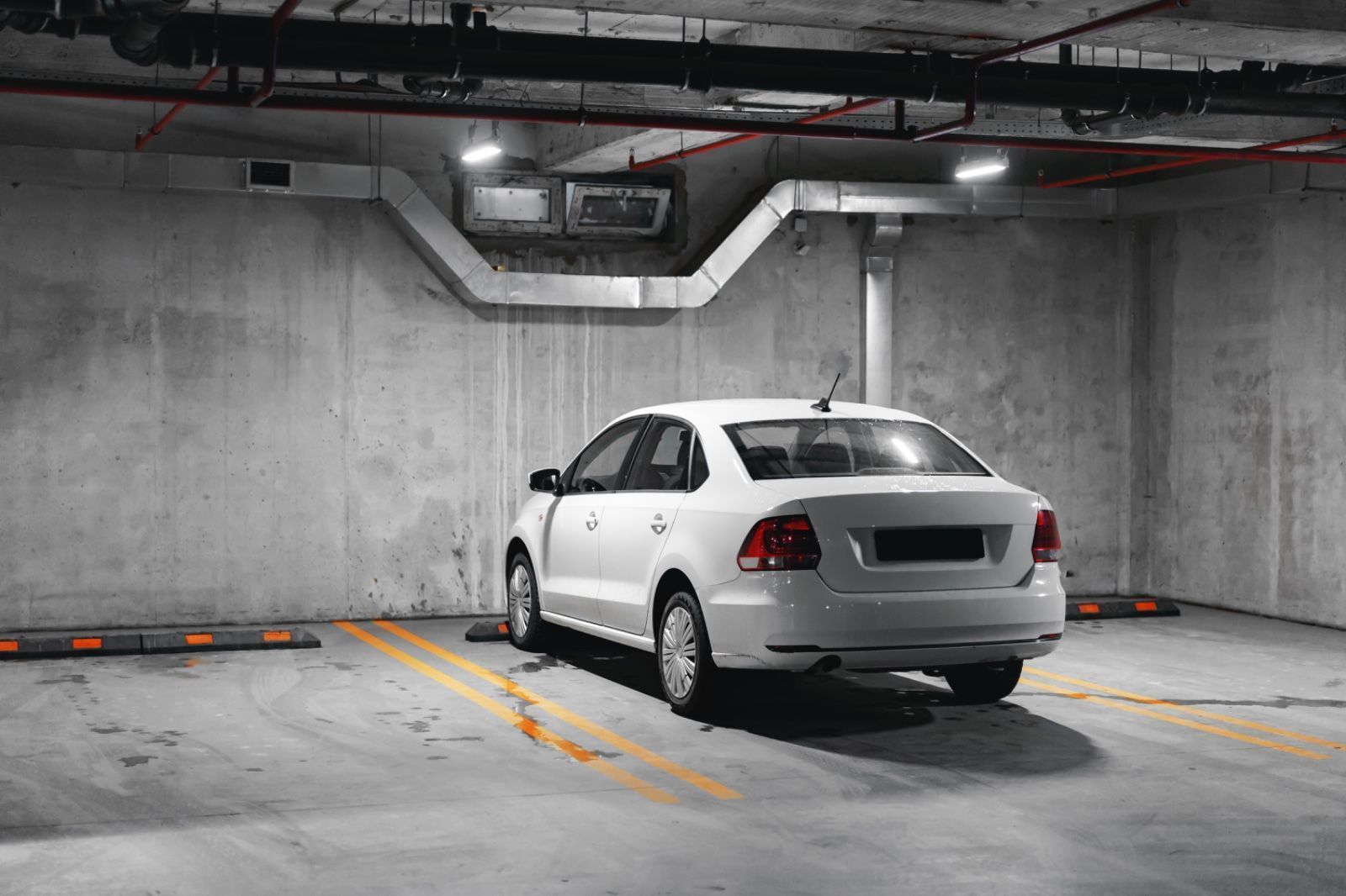 carro na garagem