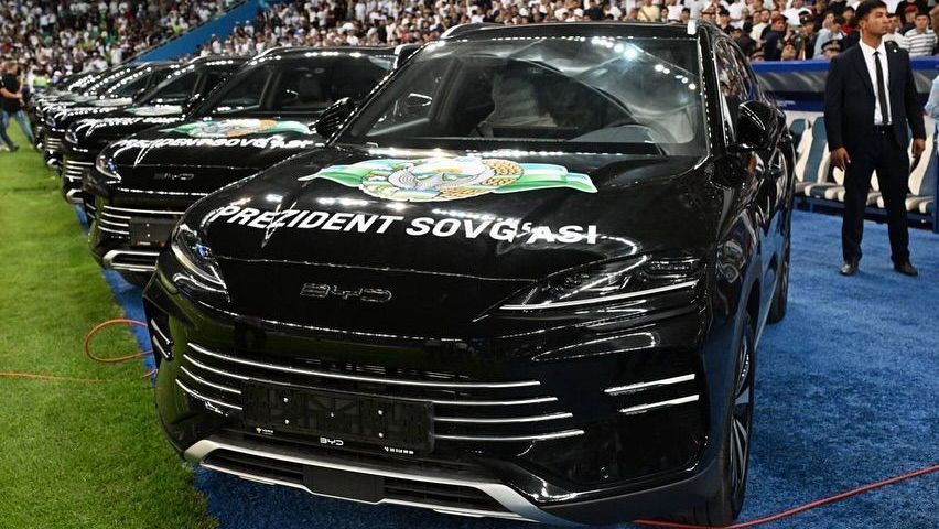 Jogadores do Uzbequistão ganharam carros após vaga na Copa • Foto: Divulgação/ @olympic.uz