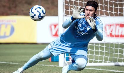 Cruzeiro enfrenta o Vitória de olho na liderança do Brasileirão