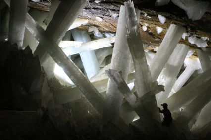 A fotografia mostra as cavernas dos cristais de Naica.