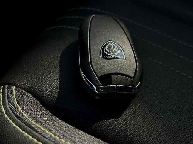 Chave presencial do Peugeot • Rodrigo Barros/CNN