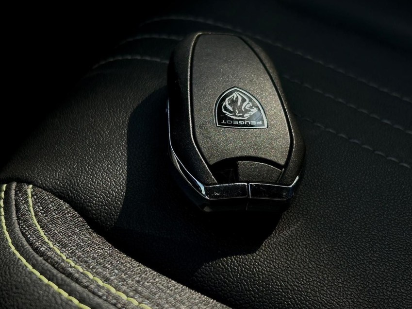 Chave presencial do Peugeot • Rodrigo Barros/CNN