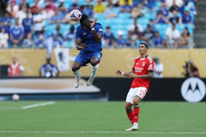 Badiashile e Di María disputam jogada no Mundial