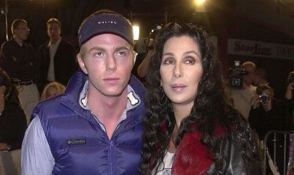 Policiais encontraram drogas com filho de Cher após overdose, diz site