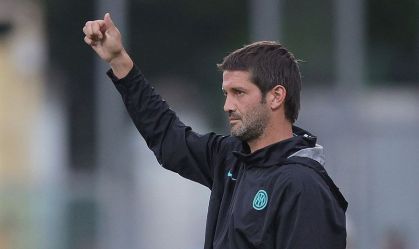 Inter de Milão deve anunciar Cristian Chivu como novo técnico