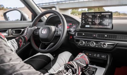 Veja 57 versões de carros com câmbio manual à venda em 2025