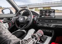 Veja 57 versões de carros com câmbio manual à venda em 2025