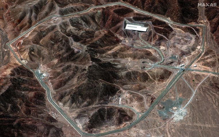 Uma imagem de satélite tirada em 14 de junho de 2025 não mostra danos visíveis após os ataques de Israel na sexta-feira. • Maxar Technologies via CNN Newsource