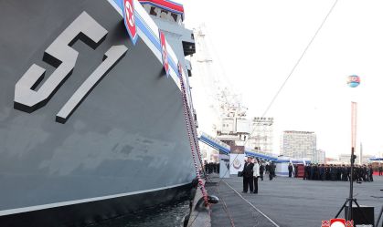 Coreia do Norte conserta navio de guerra após inauguração desastrosa