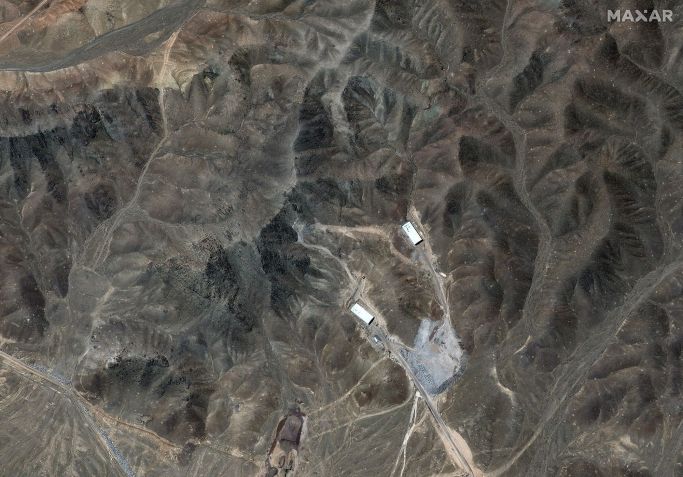 Uma imagem de satélite da Usina de Enriquecimento de Combustível de Fordow, no Irã, como era em 2004. • Maxar Technologies via CNN Newsource